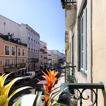 Charming And Stylish Downtown Apt In XIX Century Building Lisbon Bagian luar foto