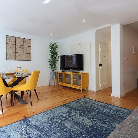 Charming And Stylish Downtown Apt In XIX Century Building Lisbon Bagian luar foto