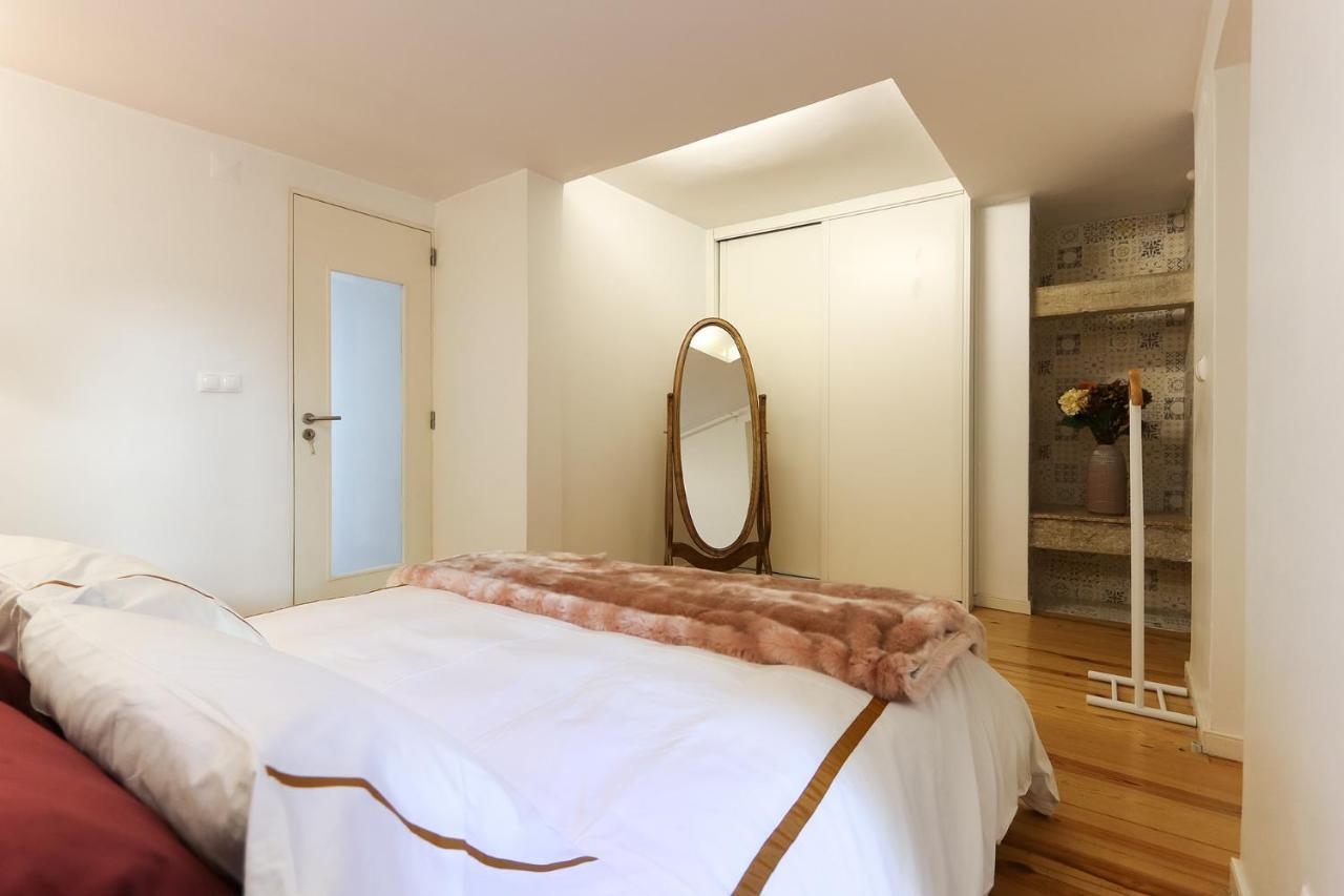 Charming And Stylish Downtown Apt In XIX Century Building Lisbon Bagian luar foto