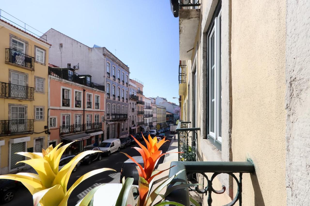 Charming And Stylish Downtown Apt In XIX Century Building Lisbon Bagian luar foto