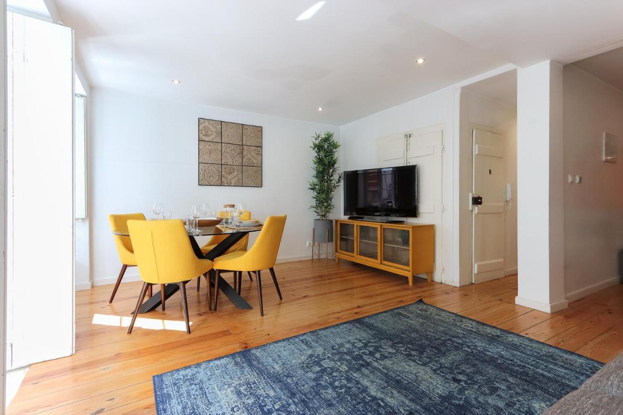 Charming And Stylish Downtown Apt In XIX Century Building Lisbon Bagian luar foto