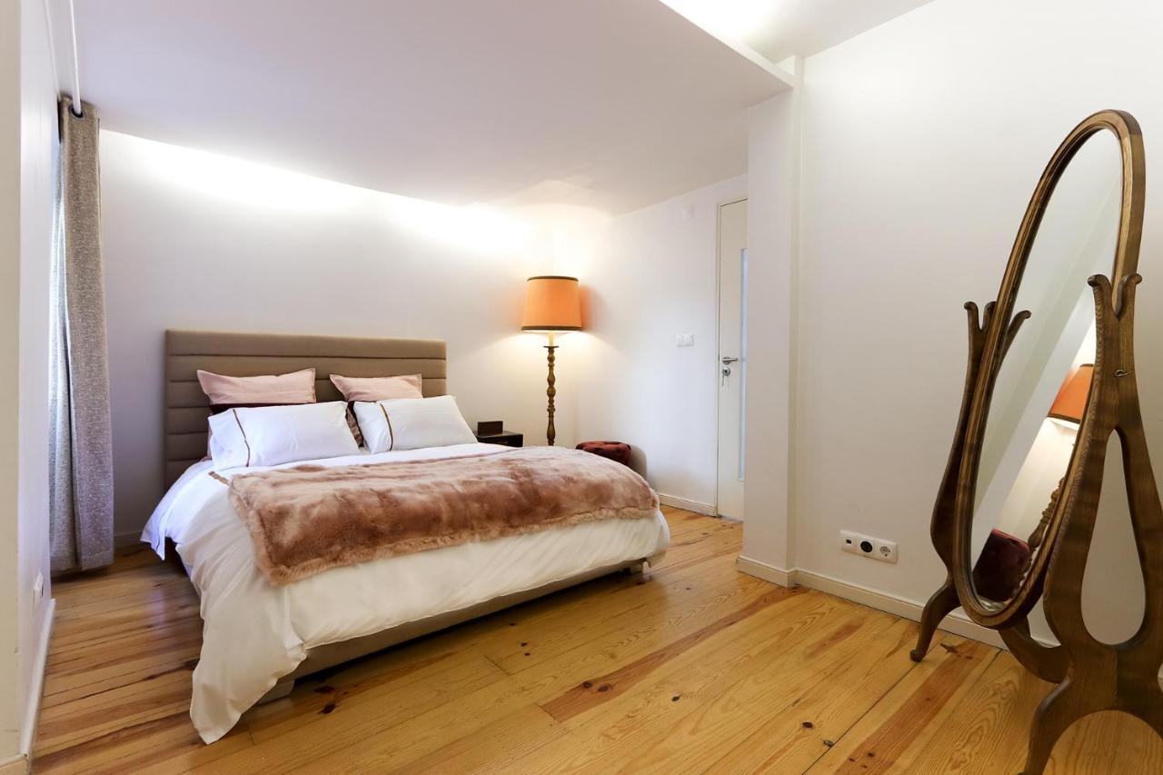 Charming And Stylish Downtown Apt In XIX Century Building Lisbon Bagian luar foto