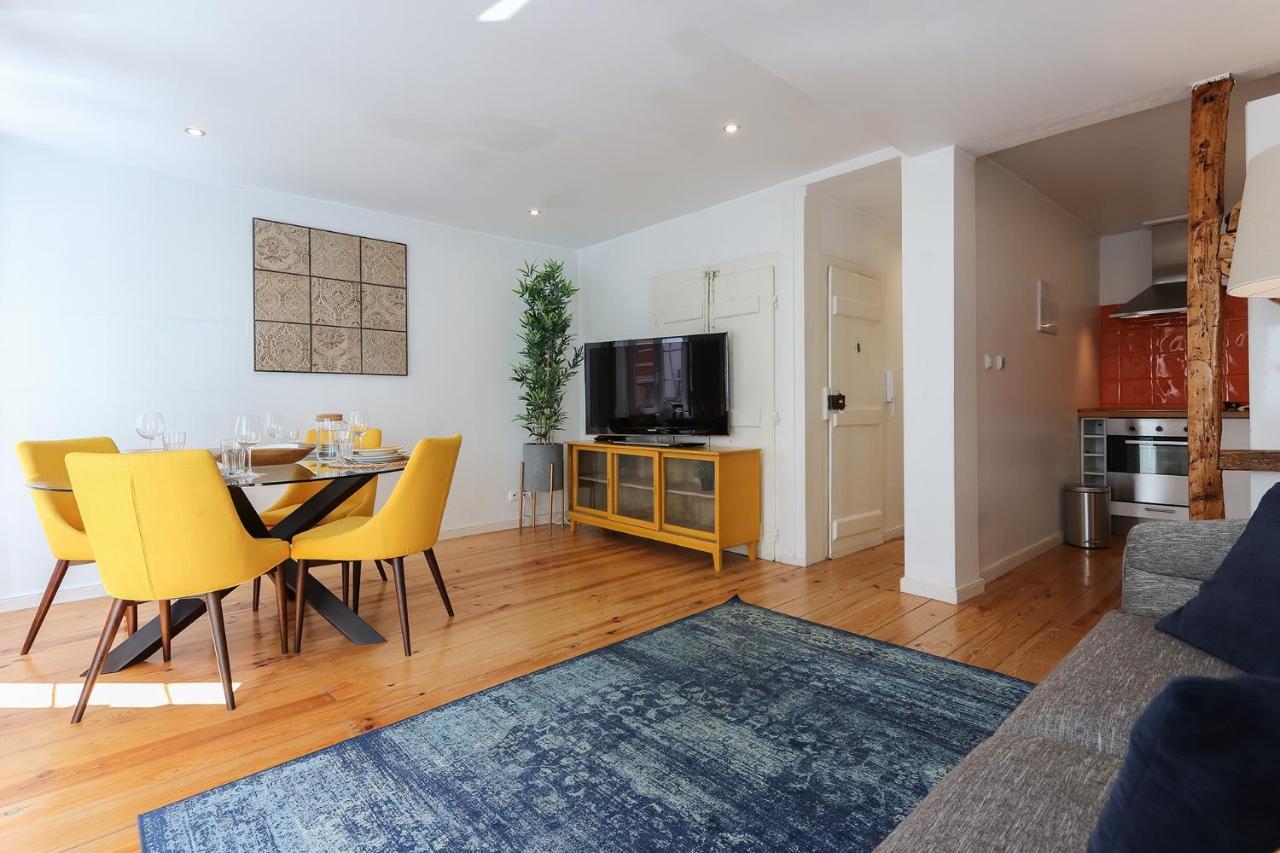 Charming And Stylish Downtown Apt In XIX Century Building Lisbon Bagian luar foto