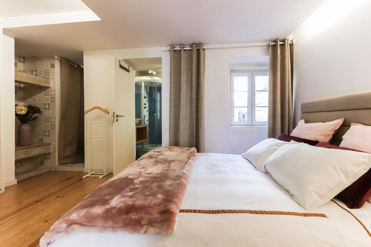 Charming And Stylish Downtown Apt In XIX Century Building Lisbon Bagian luar foto