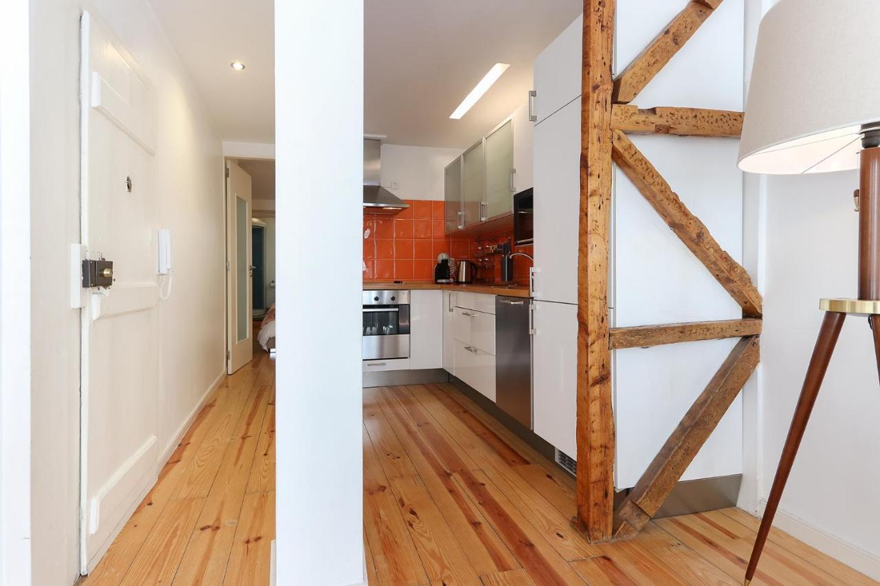 Charming And Stylish Downtown Apt In XIX Century Building Lisbon Bagian luar foto