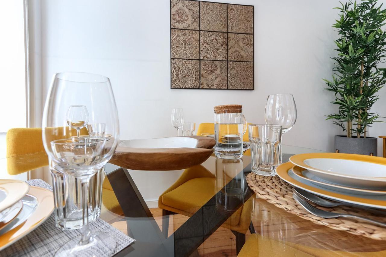 Charming And Stylish Downtown Apt In XIX Century Building Lisbon Bagian luar foto