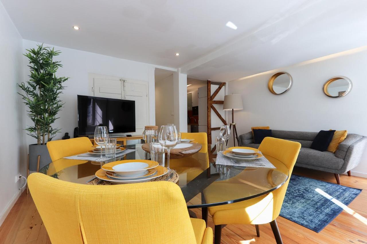 Charming And Stylish Downtown Apt In XIX Century Building Lisbon Bagian luar foto