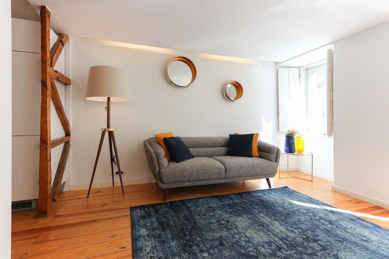 Charming And Stylish Downtown Apt In XIX Century Building Lisbon Bagian luar foto