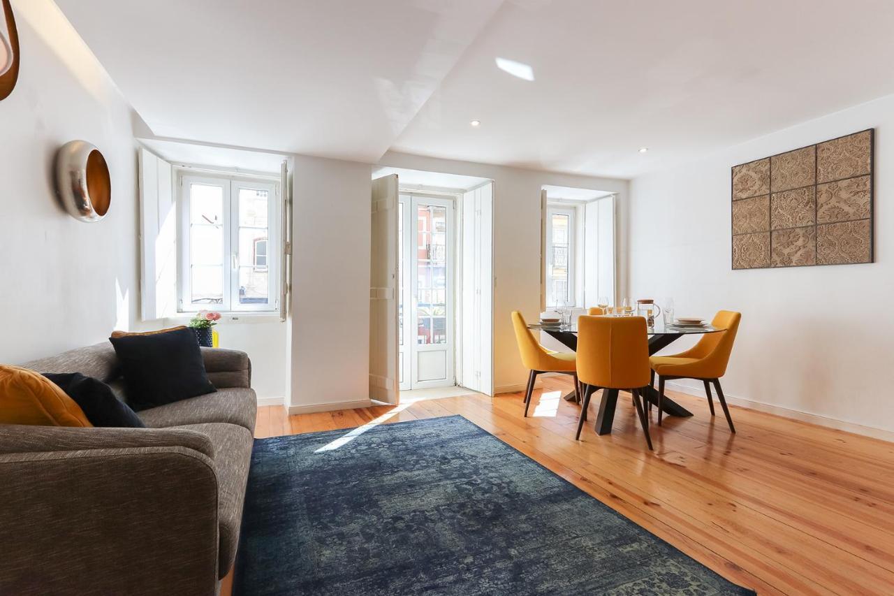 Charming And Stylish Downtown Apt In XIX Century Building Lisbon Bagian luar foto