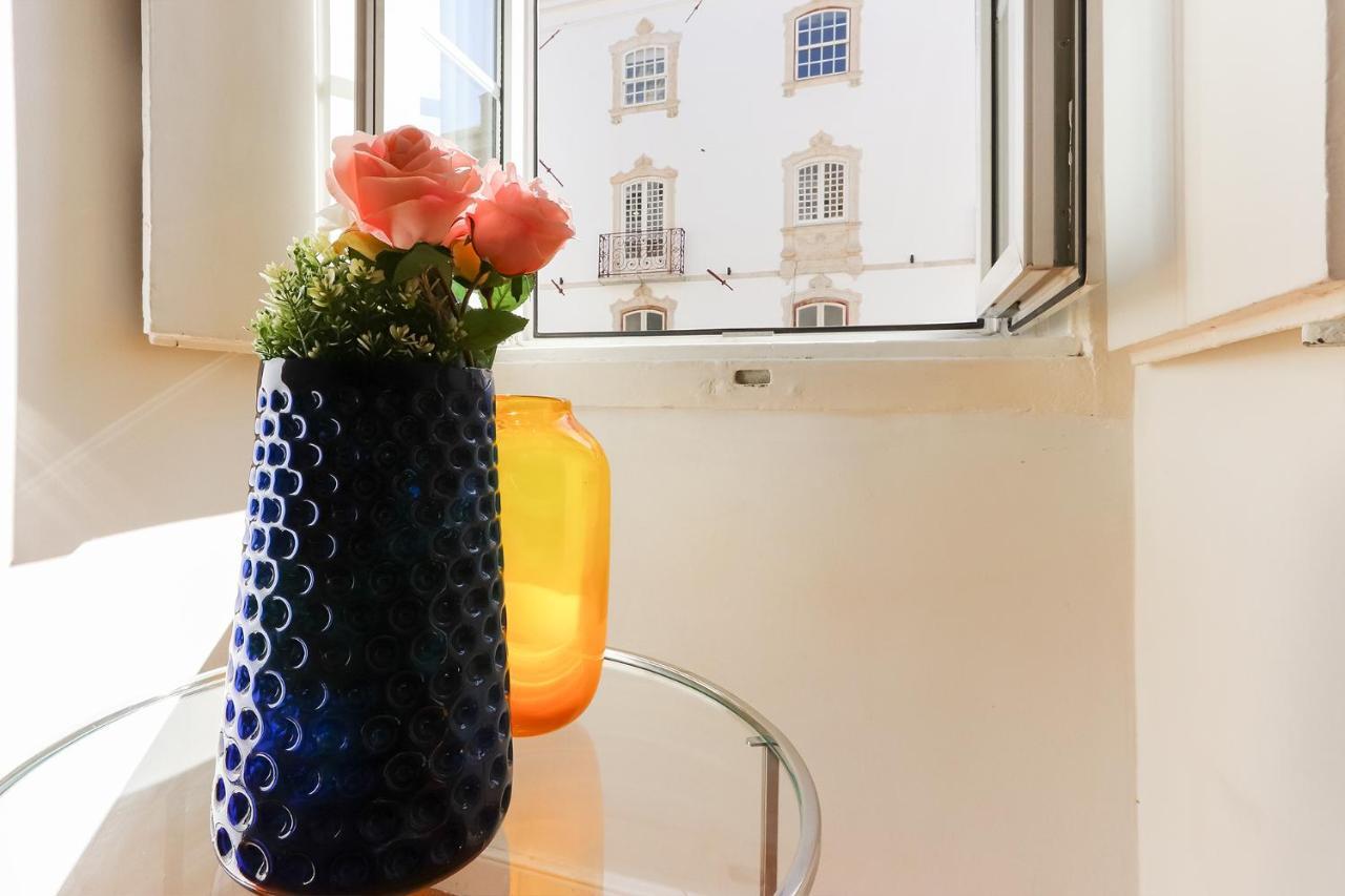 Charming And Stylish Downtown Apt In XIX Century Building Lisbon Bagian luar foto