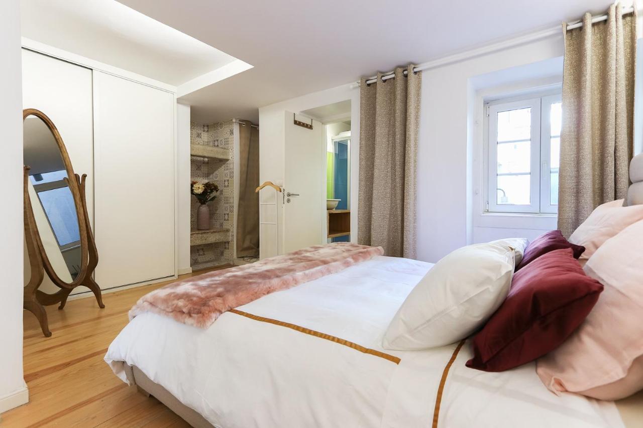 Charming And Stylish Downtown Apt In XIX Century Building Lisbon Bagian luar foto