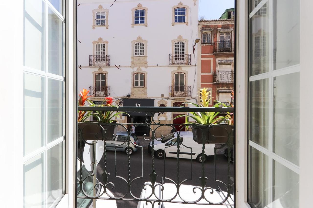 Charming And Stylish Downtown Apt In XIX Century Building Lisbon Bagian luar foto