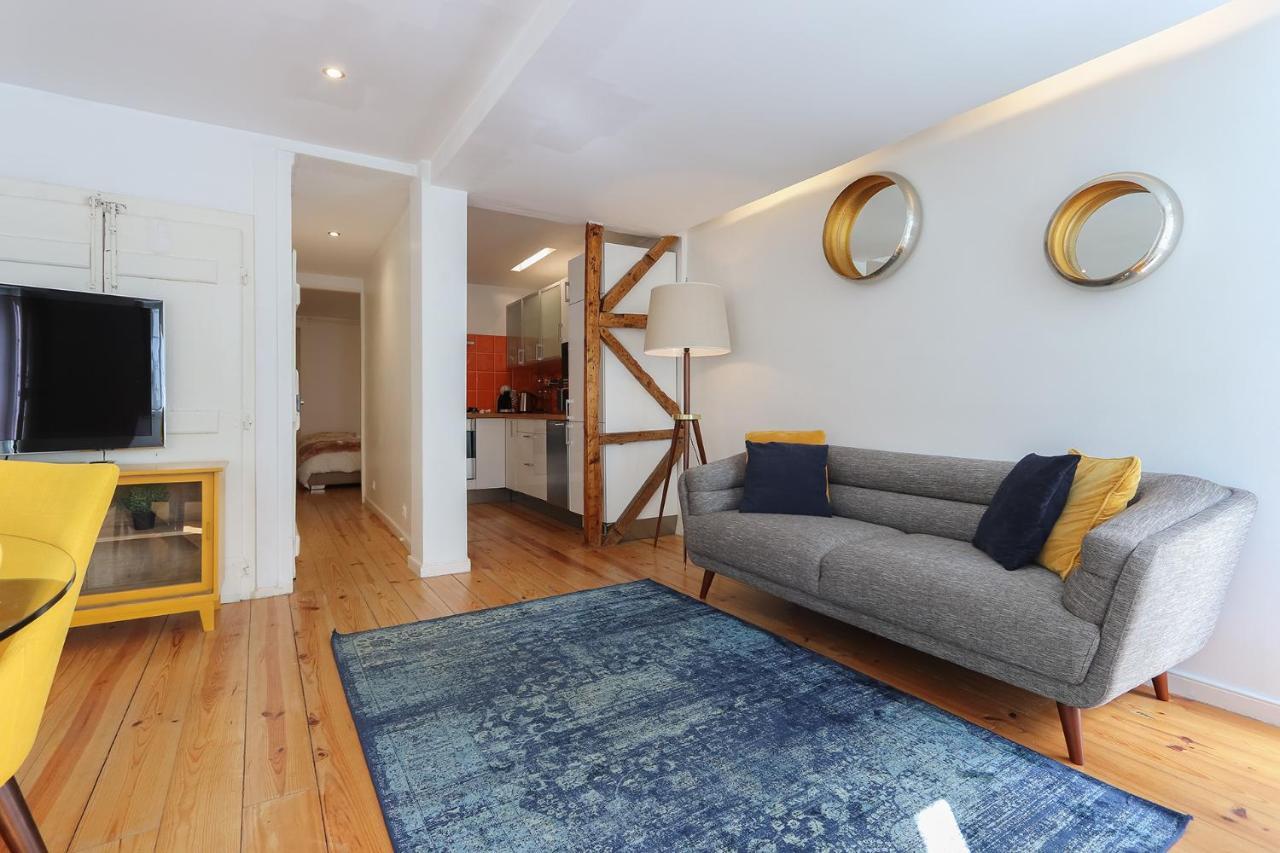 Charming And Stylish Downtown Apt In XIX Century Building Lisbon Bagian luar foto