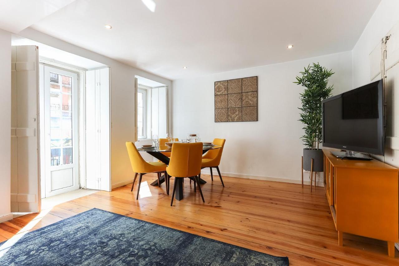 Charming And Stylish Downtown Apt In XIX Century Building Lisbon Bagian luar foto