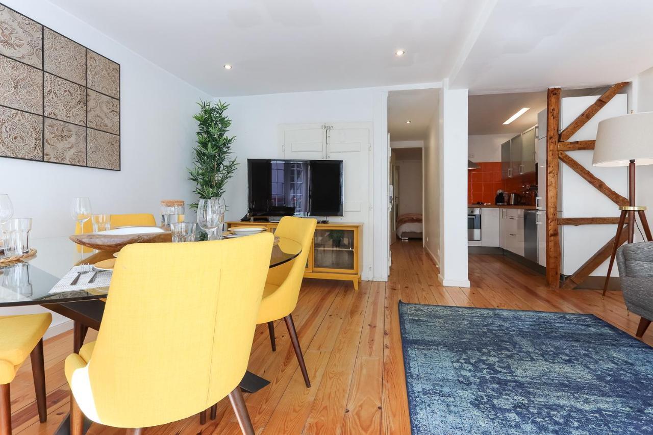 Charming And Stylish Downtown Apt In XIX Century Building Lisbon Bagian luar foto