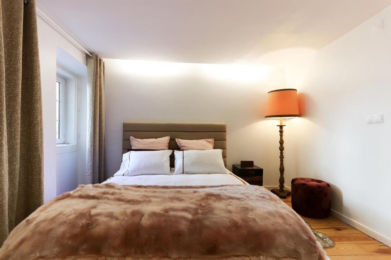 Charming And Stylish Downtown Apt In XIX Century Building Lisbon Bagian luar foto