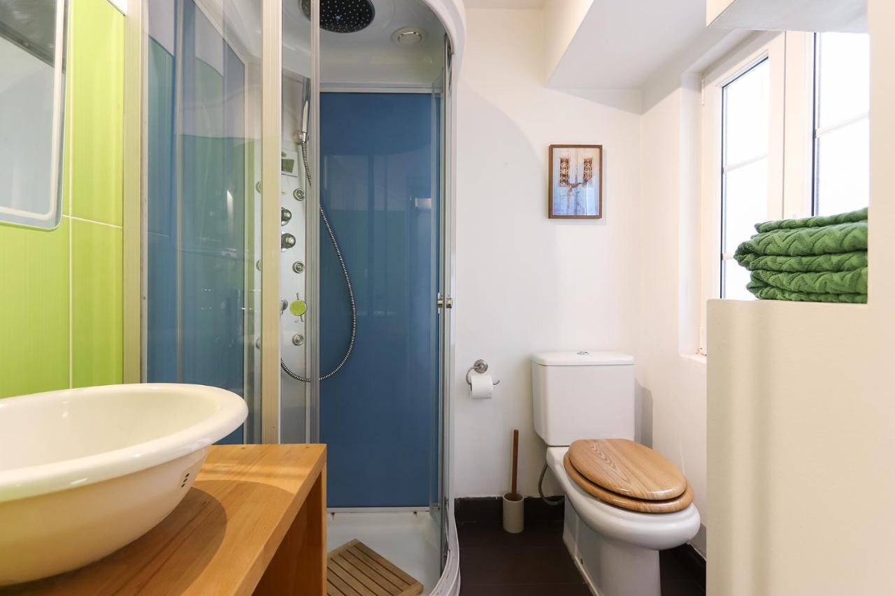 Charming And Stylish Downtown Apt In XIX Century Building Lisbon Bagian luar foto