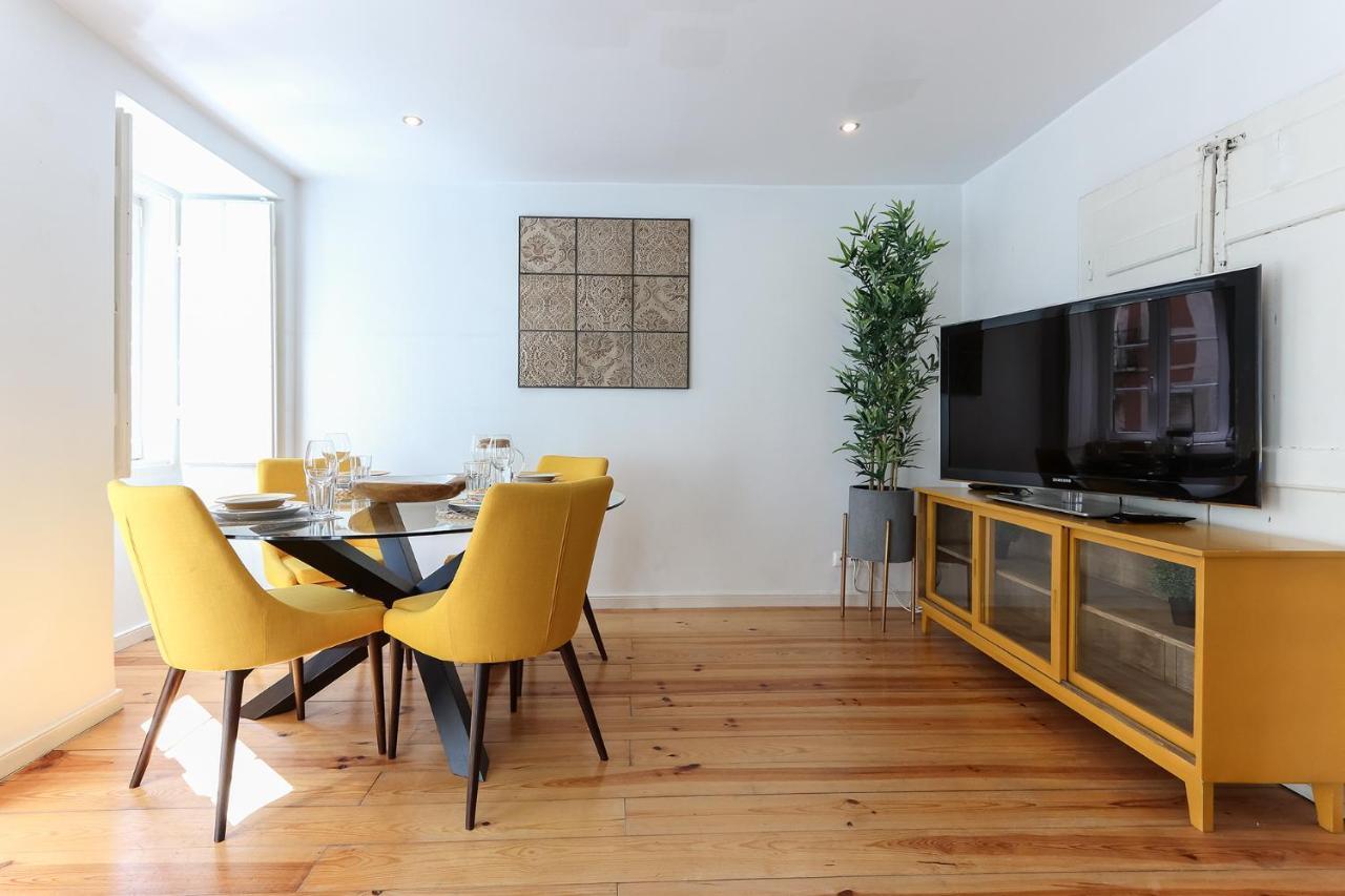 Charming And Stylish Downtown Apt In XIX Century Building Lisbon Bagian luar foto