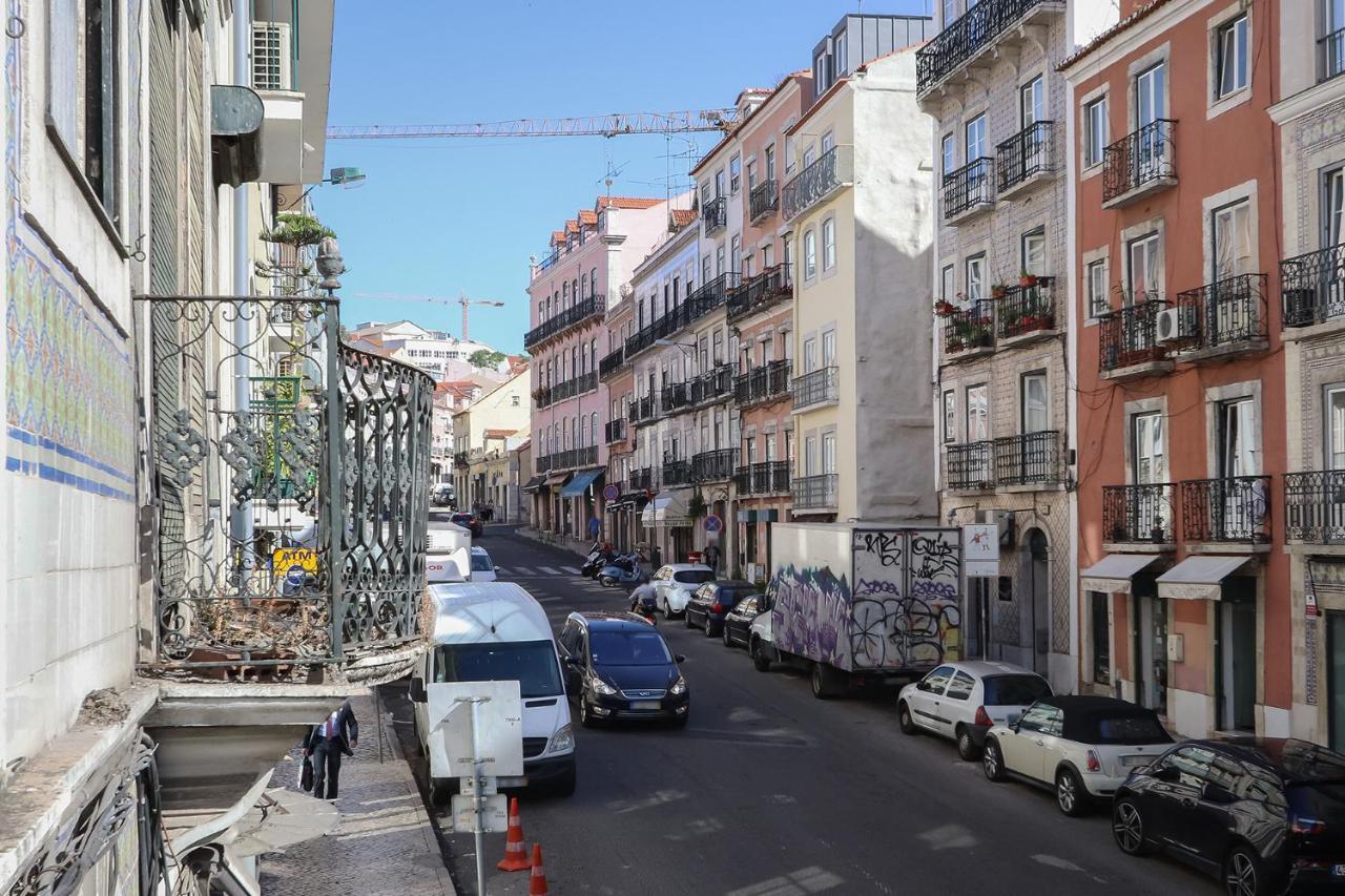 Charming And Stylish Downtown Apt In XIX Century Building Lisbon Bagian luar foto